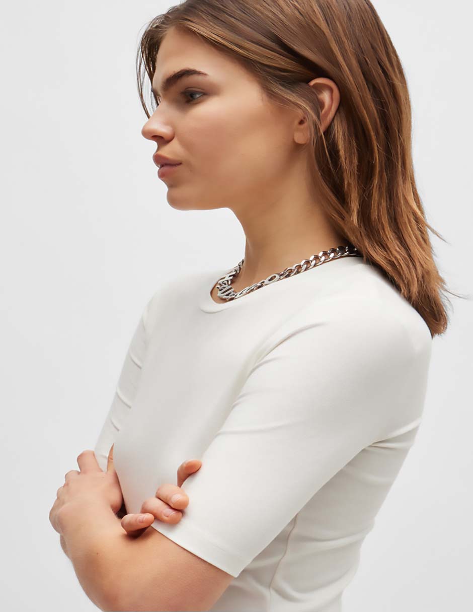 Playera manga corta Hugo Nos cuello redondo para mujer