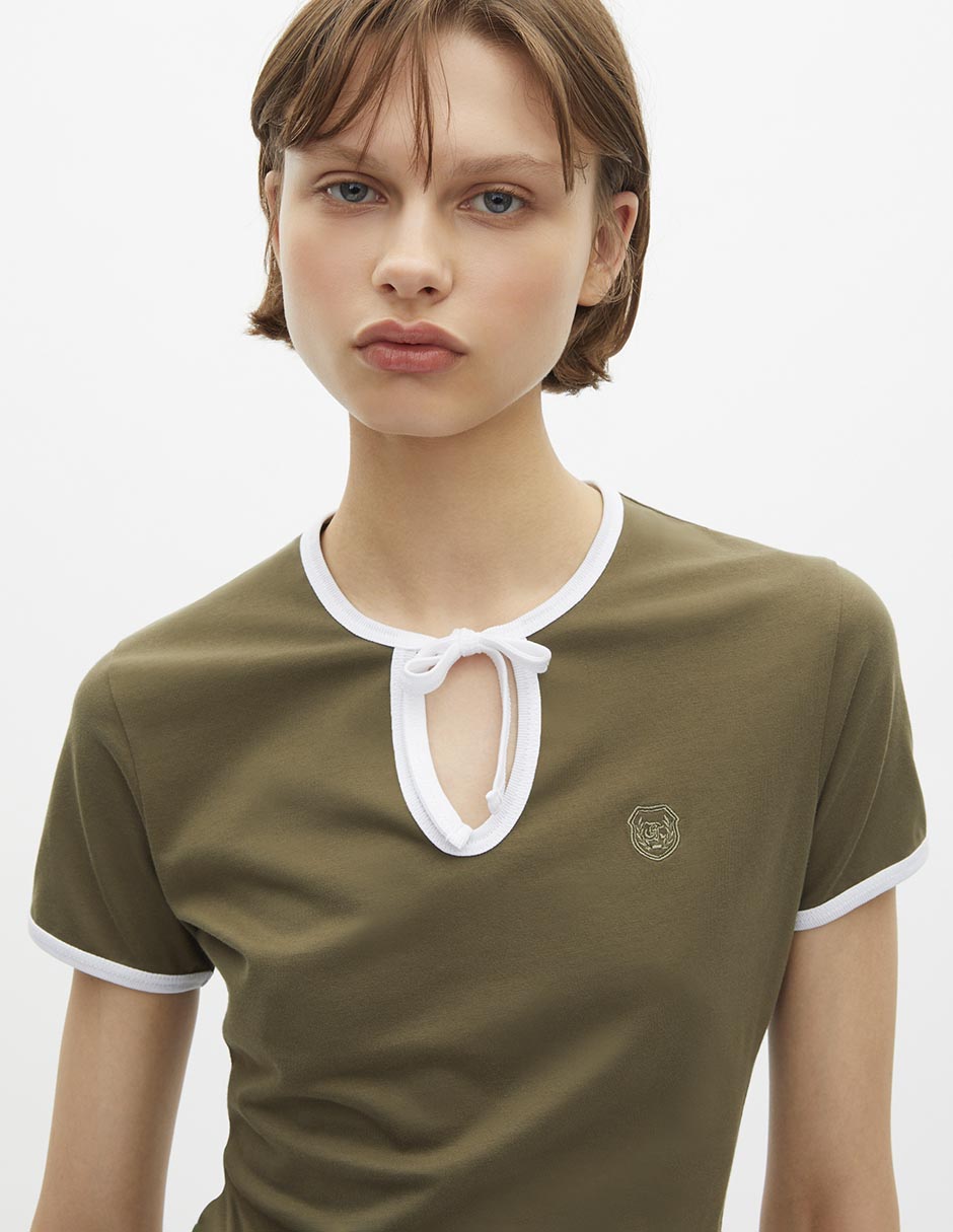 Playera manga corta The Kooples cuello con amarre para mujer 9