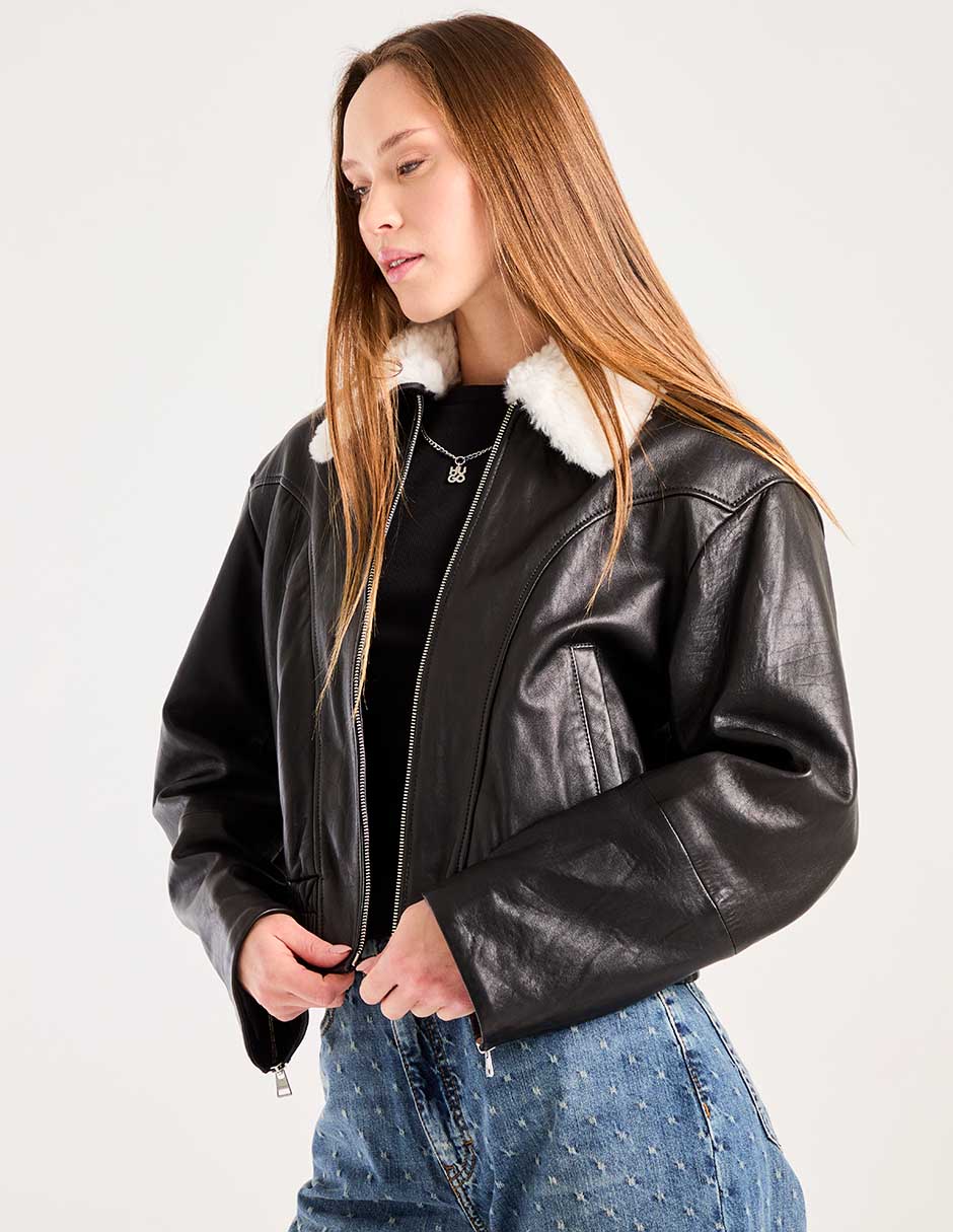 Chamarra de piel para mujer