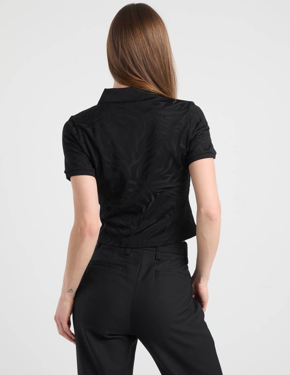 Top cuello redondo escote regular 8