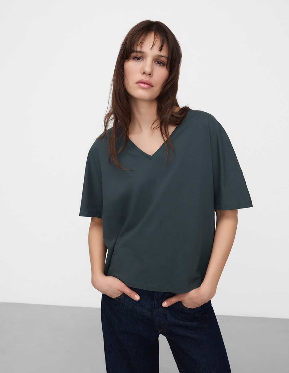 Playera manga al codo cuello v para mujer